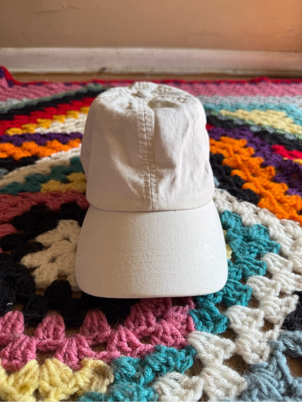 GAP White Adjustable Cotton Baseball Cap